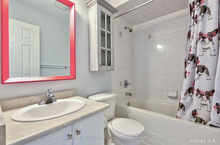 Townhouse For Lease | W8138970 - Photo 2