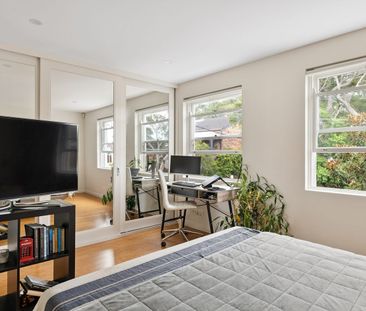 Renovated peninsula townhouse between village & harbour - Photo 6