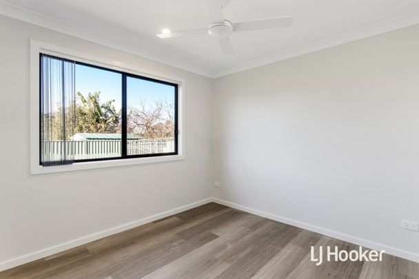 Spacious and Private Flat! - Photo 1