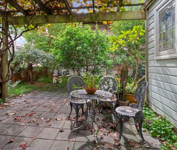 This charming country cottage awaits you! - Photo 6