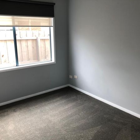 CONVENIENTLY LOCATED TOWNHOUSE - Photo 4