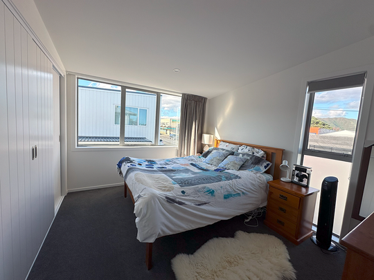 Chic 2BR Townhouse in Lower Hutt - Photo 1
