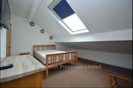 6 Bedroom Houses in Headingley - Photo 3