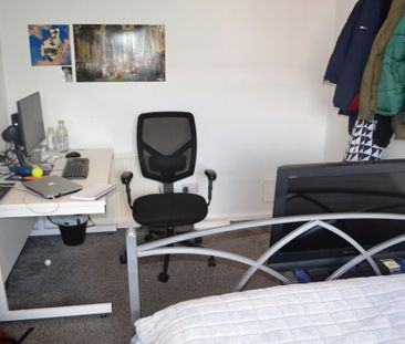 4 bedroom terraced house to rent - Photo 2