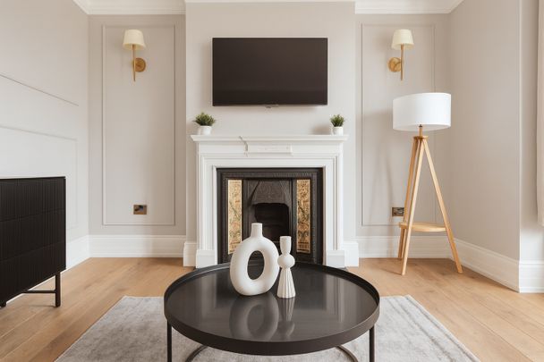 5 Bed Flat, St. Dunstans Road, W6 - Photo 1