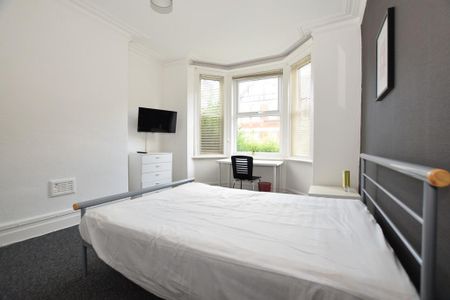 6 bedroom terraced house to rent - Photo 2
