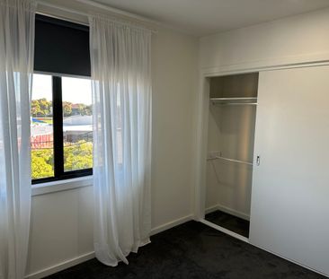 'Stylish Townhouse Living in Pascoe Vale' - For Lease - Photo 6