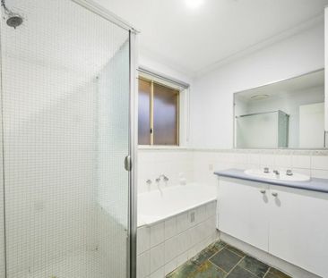 4 Warrenwood Place, Narre Warren VIC - Photo 5