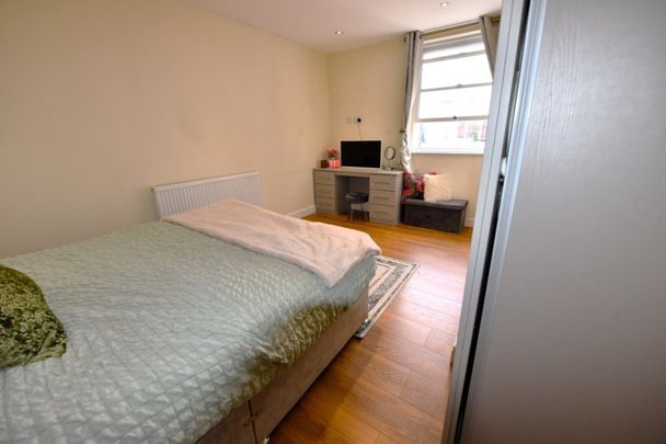 3 bedroom Flat in Flat 3, Leeds - Photo 1