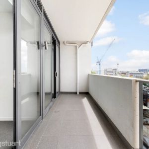 Contemporary Apartment In A Premium Location - Photo 2