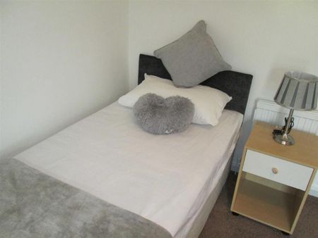 3 bedroom maisonette to rent - Photo 5