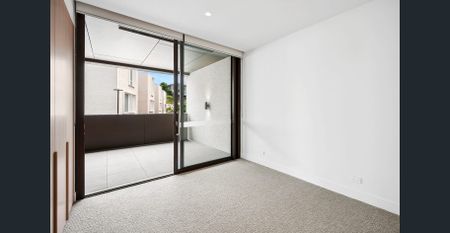 Exquisite Waterfront Living - Photo 2