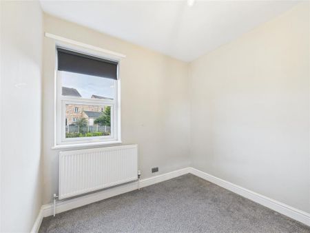 3 bedroom end of terrace house to rent - Photo 3