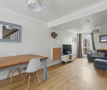 3 bedroom end of terrace house to rent - Photo 2