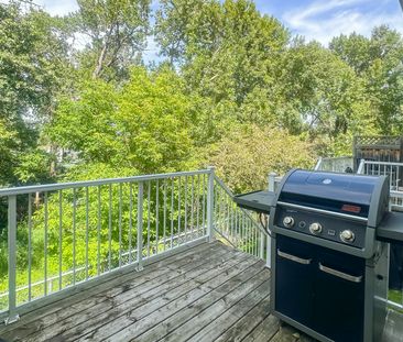 Bright, Cozy Home With Nature Views And Modern Touches. - Photo 4