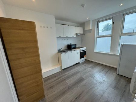 Studio to rent - Photo 3