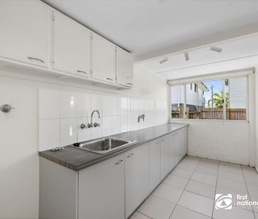 CHARMING FAMILY HOME IN BEAUTIFUL WYNNUM - Photo 6