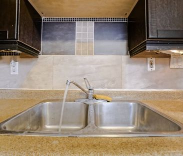 For Lease - 2609 Kingston Road Unit# Main Fl, Toronto, Ontario - Photo 5