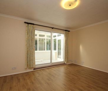 Farnley, Woking - 3 bedrooms Property for lettings - Seymours - Photo 3