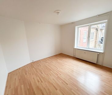 Lys 2-værelses lejlighed i vestbyen - Photo 6