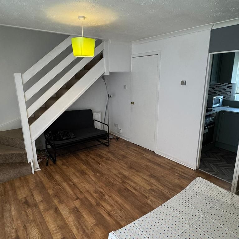 2 bedroom terraced house to rent - Photo 1