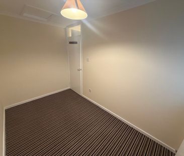 Lon Enfys, Llansamlet, SWANSEA - Photo 3