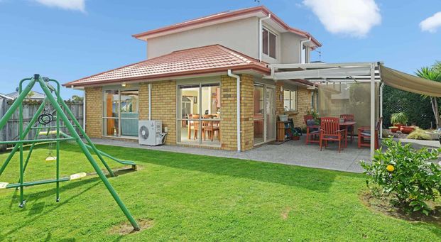 Stunning 4 Bedroom House in Mangere - Photo 1