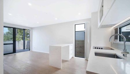 Secure and spacious townhouse - Photo 4