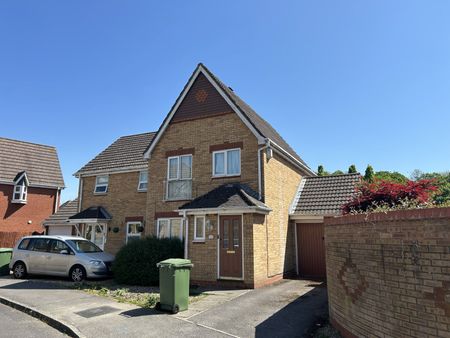 3 bedroom semi-detached house to rent - Photo 2