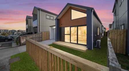 Standalone 3-Bedroom, 2-Bathroom Home with Single Garage – Papakura - Photo 2