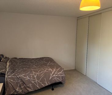 For Lease - 5 Festive Private, Carlington - Central Park, Ontario - Photo 6