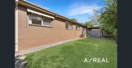 Family Home in Prime Glen Waverley Location – Within Mount View & GWSC Zones (STSA) - Photo 4
