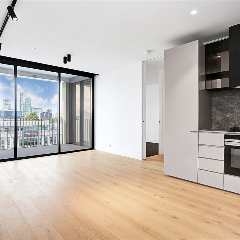 Setting the bar for luxury in South Melbourne - Photo 1