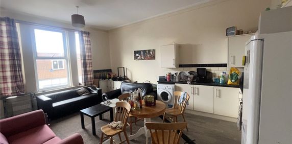 4 bedroom apartment to rent Lake Road, Portsmouth, PO1 - Photo 2