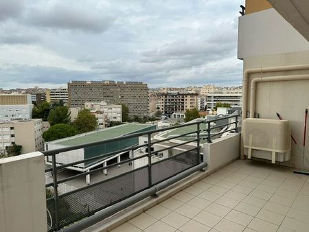 Appartement 3 pièces 69m2 MARSEILLE 5EME 1 130 euros - Photo 2