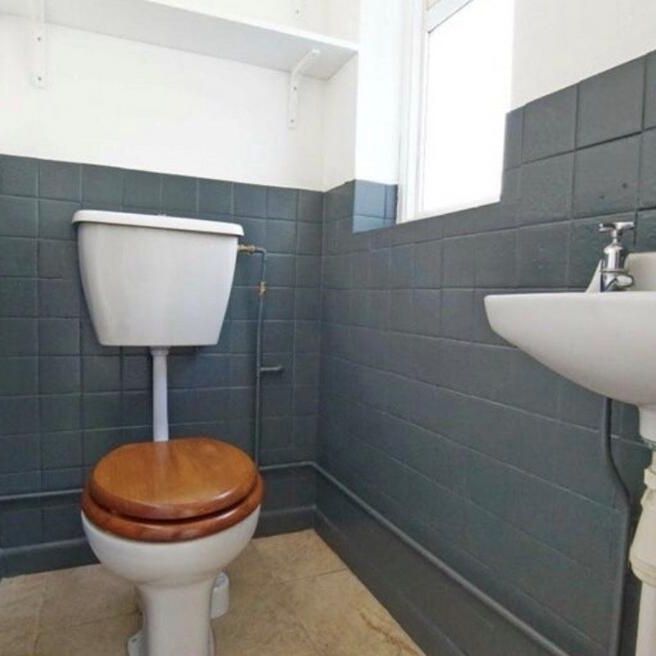 1 bedroom in a house share to rent - Photo 1