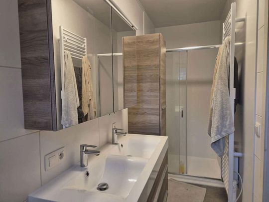 Halfopen bebouwing met 2 slaapkamers en tuin nabij centrum - Photo 1