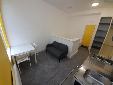 Studio to rent - Photo 2