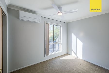 Spacious 2-Bedroom Townhouse in Prime Location - Photo 4