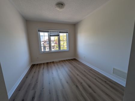 For Lease - 10 Blue Grouse Road, Vaughan, Ontario - Photo 4