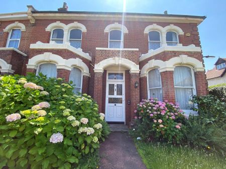 2 bedroom ground floor flat to rent - Photo 3