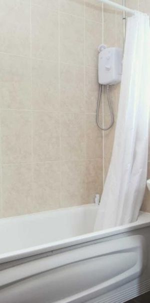 4 bedroom semi-detached house to rent - Photo 1