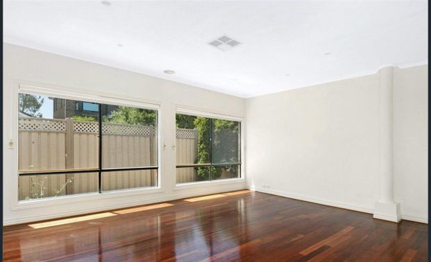 22 Wattlebird Crescent, Reservoir VIC 3073 - Photo 1
