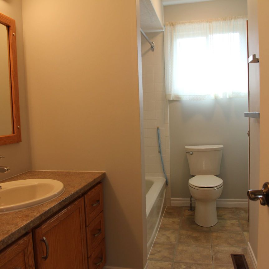 For Lease - 3121 Victoria Street, Oakville, Ontario - Photo 1