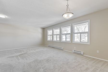 2 bedroom, 1 bathroom apartment in Ajax - Photo 4