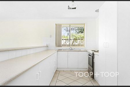Neat and Convenient courtyard home - Photo 5