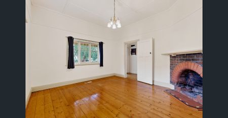 This stunning four bedroom home is conveniently situated in Balwyn's finest Narrak Road. - Photo 4