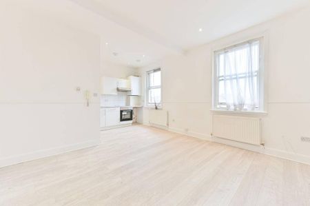 3 bedroom flat to rent - Photo 3