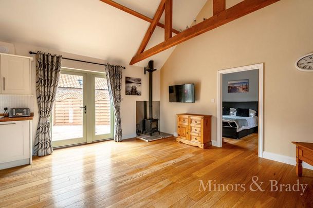 2 bedroom barn conversion to rent - Photo 1