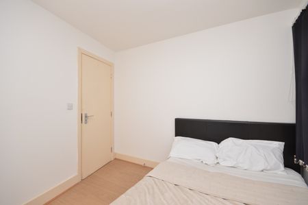 3 Bed Flat, Venus House, E14 - Photo 5